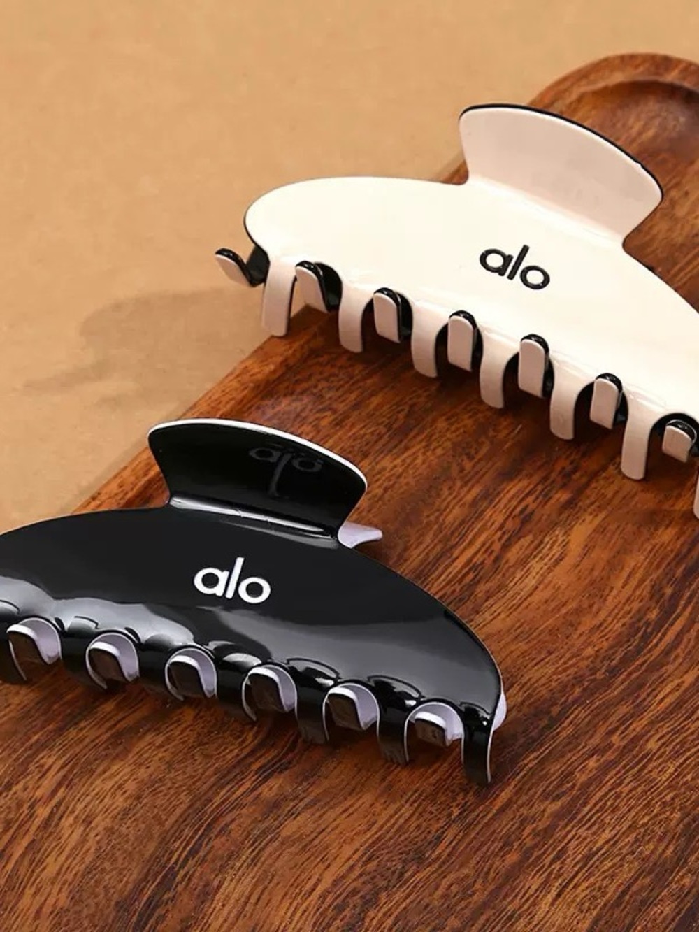 ALO Yoga Hair Claw Clips โ Black and White Duo
